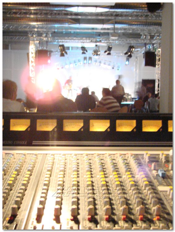 H-Light Showpix (25).JPG